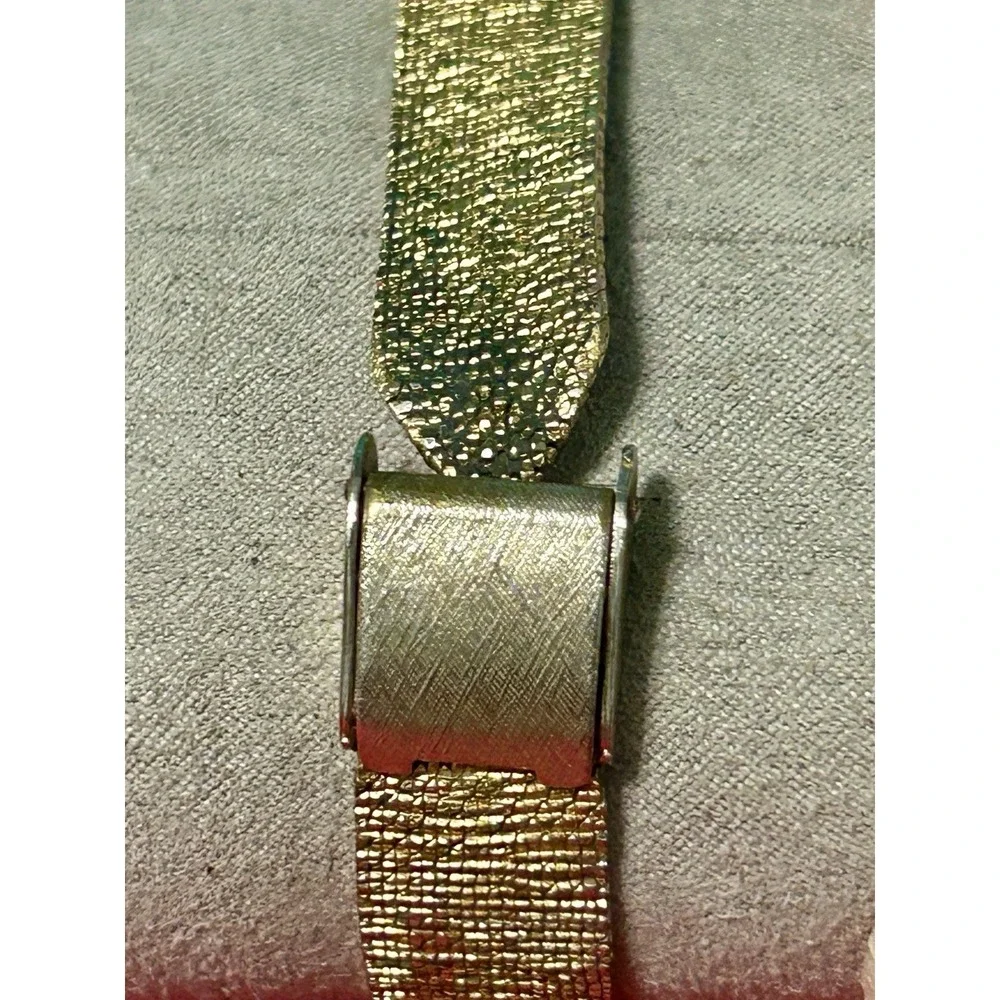 Vintage 1960 Lady Sheffield Women's Watch 17-Jewel Mechanical Hand Wind Gold Ton